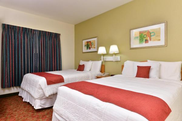 A la foto es mostra l'objecte Americas Best Value Inn & Suites-Winnie situat a la ciutat de Winnie.