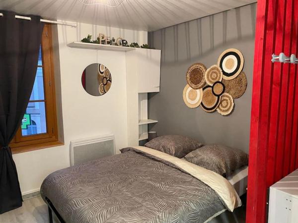På billedet ses objektet Appart hôtel Toucy 2 beliggende i byen Parly.