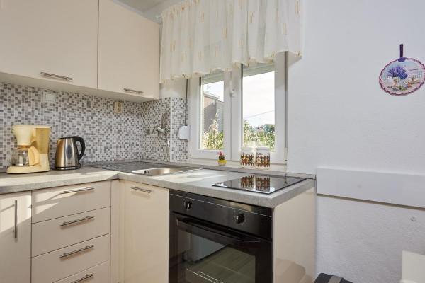 La photo montre l'objet House Dvor situé dans la ville de Vranjča.