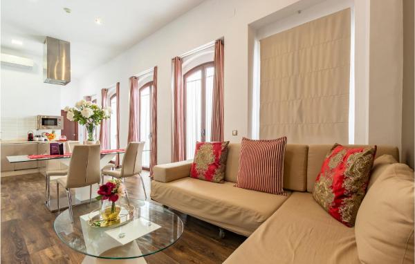 Cozy Apartment In Sevilla With Kitchen, Sevilla