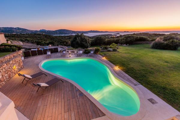 Na zdjęciu widoczny jest obiekt Villa Smeralda, with Private Pool in Porto Cervo, Sardinia położony w mieście Porto Cervo.