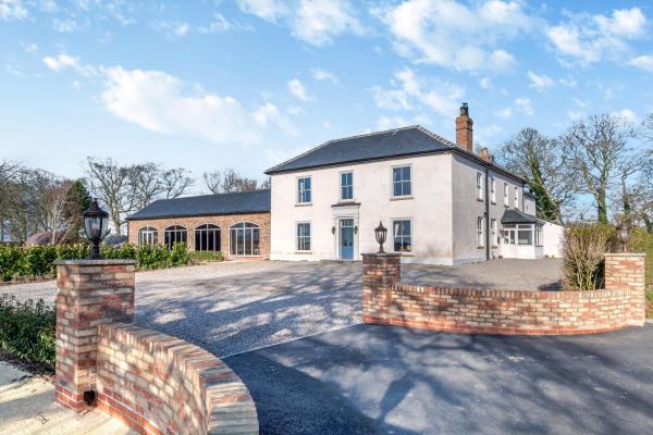 Carlton Manor - Hull