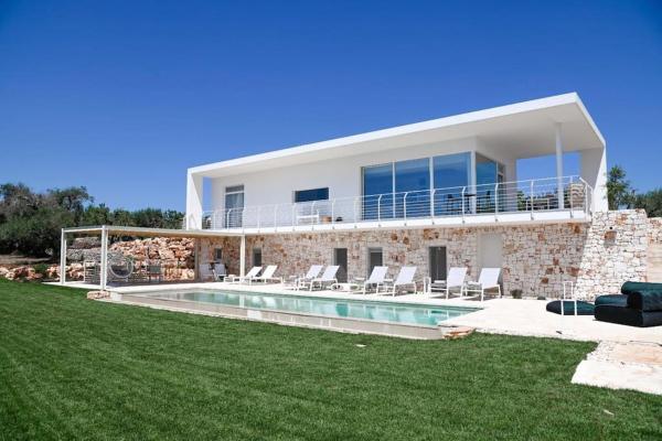 A la foto es mostra l'objecte Villa Panitria with Infinity Pool situat a la ciutat de Ostuni.