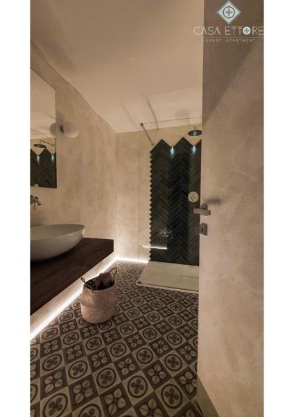 A la foto es mostra l'objecte Casa Ettore situat a la ciutat de Bari.