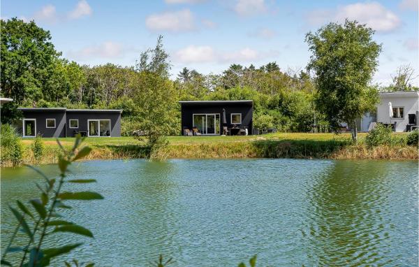 Na fotografii je vidět objekt Cozy Home In Ringkøbing With Kitchen nacházející se ve městě Ringkobing.