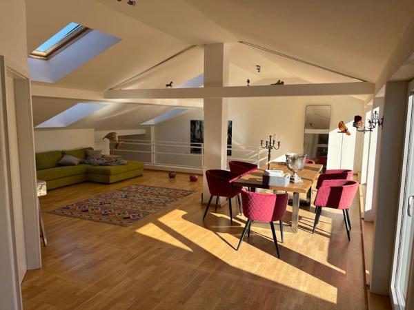 A la foto es mostra l'objecte Sonnige Loft mit Terrasse, Ladestation für Elektrofahrzeuge situat a la ciutat de Etzel.