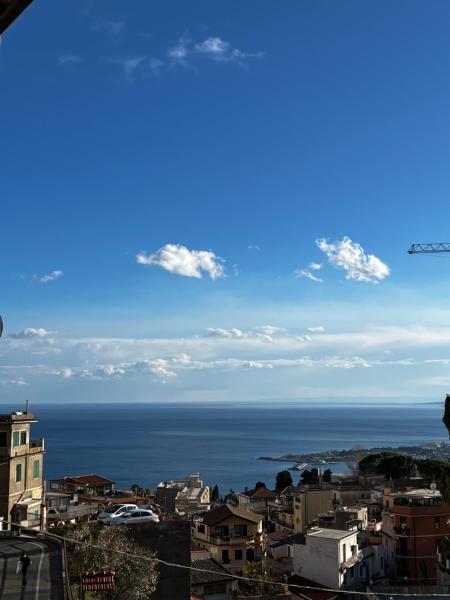 A la foto es mostra l'objecte Casetta Limonella situat a la ciutat de Taormina.