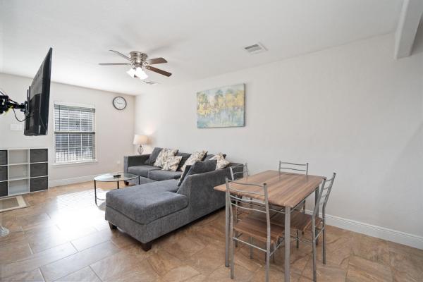 Fotografie 2: Pristine & Exquisitely Designed APT 7 Min From TX Med Center