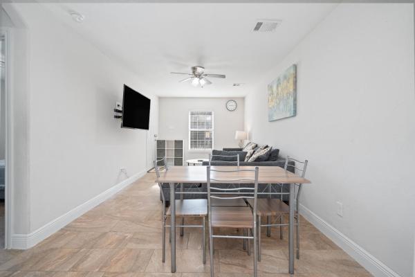 Fotografie 4: Pristine & Exquisitely Designed APT 7 Min From TX Med Center