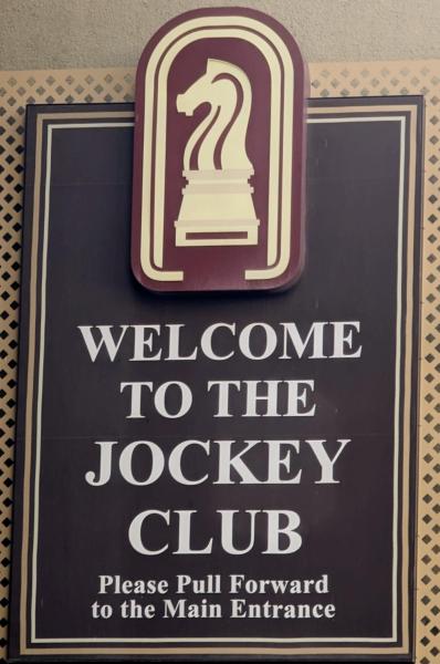 Na foto é possível ver o objeto Suites at Jockey Club (No Resort Fee) localizado na cidade de Las Vegas.
