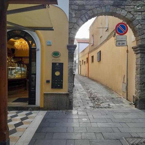 A la foto es mostra l'objecte Casa al Corso Sant'Antioco (SU) situat a la ciutat de SantʼAntìoco.