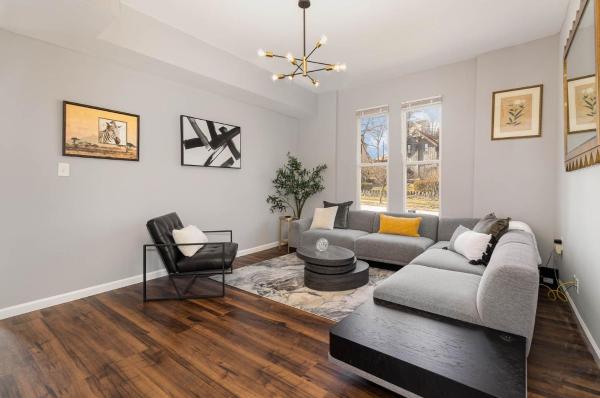 A la foto es mostra l'objecte Downtown Views-Prime Location! situat a la ciutat de Cincinnati.