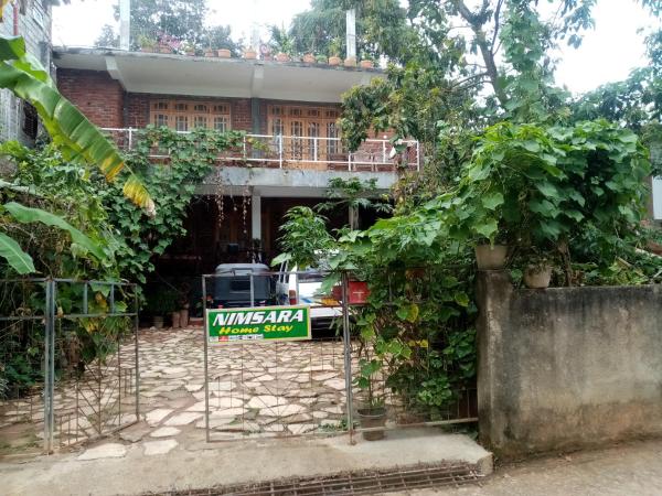 A la foto es mostra l'objecte Nimsara Homestay situat a la ciutat de Ella.