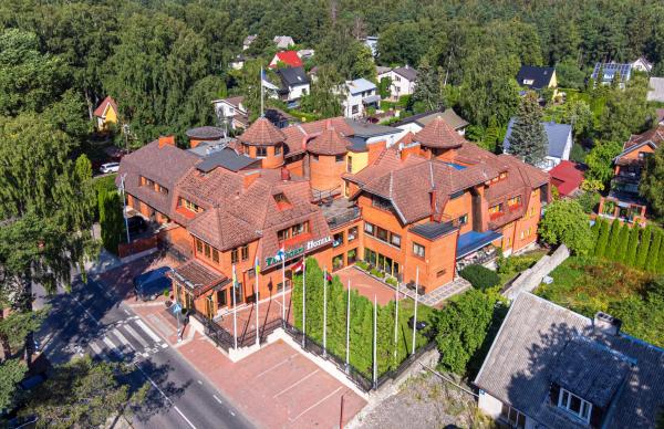 På billedet ses objektet Tähetorni Hotel beliggende i byen Hüüru.