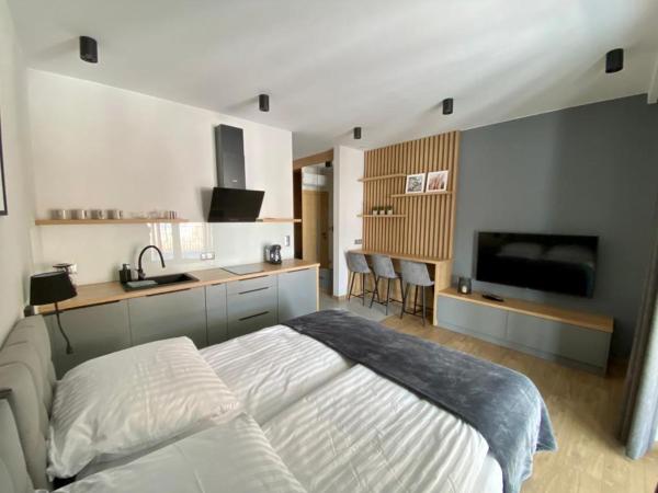 Na zdjęciu widoczny jest obiekt Apartamenty WIERCHY położony w mieście Lasek.