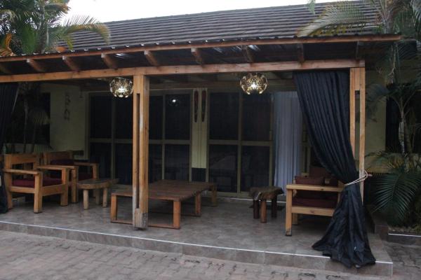Chel and Vade Cottages, Jinja