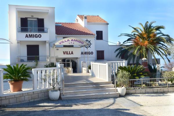 A la foto es mostra l'objecte Villa Amigo situat a la ciutat de Podstrana.