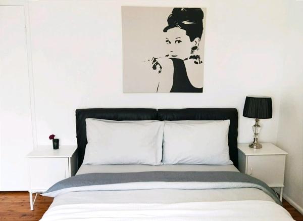 A la foto es mostra l'objecte Stylish Master Suite + Private Bathroom + TV FREE Parking Pet Friendly situat a la ciutat de Glenfield.