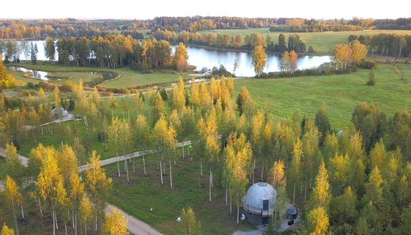Na fotografii je vidět objekt Glamping DiDille nacházející se ve městě Launkalne.