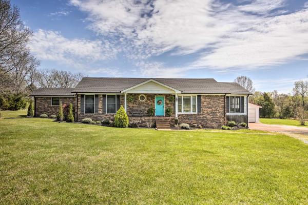 A la foto es mostra l'objecte Country Home with Fire Pit 40 Mi to Nashville! situat a la ciutat de Carthage.