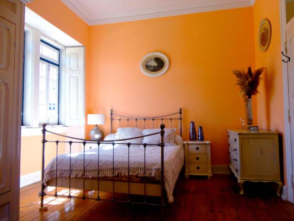 En la foto se muestra el objeto B&B Quarto Rosa Estilo Romântico ubicado en la ciudad de Ramalhal.