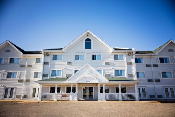 Na fotografii je vidět objekt Travelodge Suites by Wyndham Regina - Eastgate Bay nacházející se ve městě Regina.