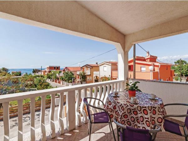 A la foto es mostra l'objecte Apartments Hak situat a la ciutat de Vir.