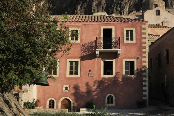 På billedet ses objektet Theophano Art Hotel beliggende i byen Monemvasia.