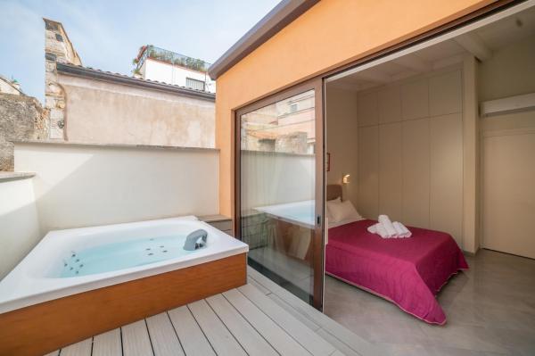 A la foto es mostra l'objecte Casa Umberto I , Taormina Centro situat a la ciutat de Taormina.