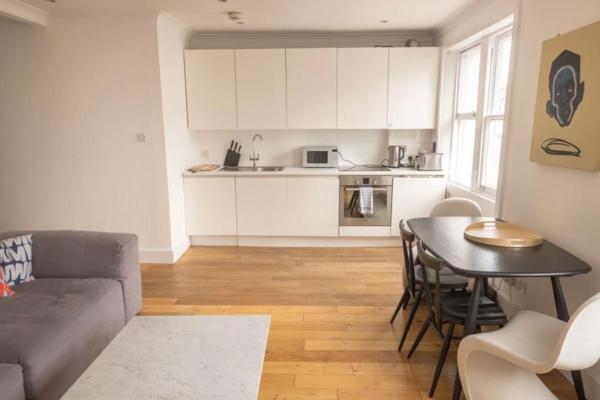 Fotografia 7: Cool, Quiet Notting Hill 2 BED Top Floor APT