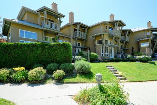A la foto es mostra l'objecte Villas at Eldorado Resort situat a la ciutat de Kelowna.