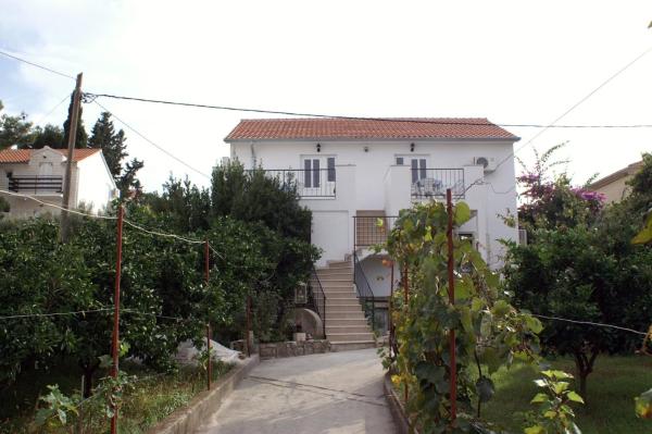 På billedet ses objektet Apartments with parking space Supetar, Brac - 2856 beliggende i byen Supetar.