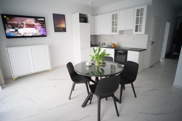 Na zdjęciu widoczny jest obiekt Apartament Powidz położony w mieście Przybrodzin.