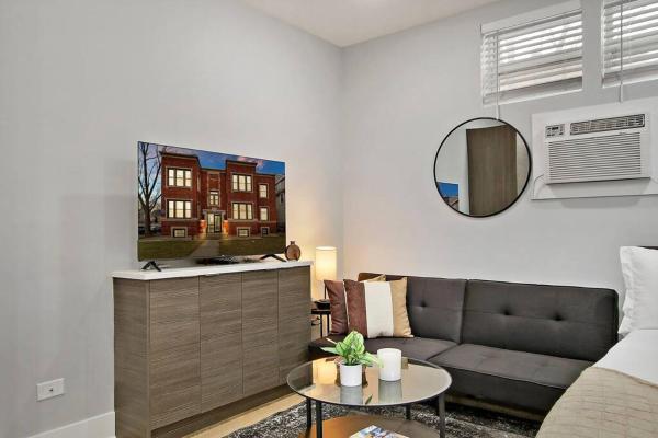 Bilde 2: Comfortable & Furnished Studio Apt with Wi-Fi - Magnolia CH