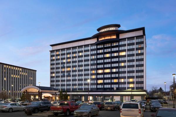 A la foto es mostra l'objecte Courtyard by Marriott Denver Cherry Creek situat a la ciutat de Glendale.