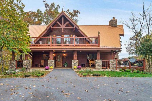 A la foto es mostra l'objecte Alpine Oasis- Secluded Cabin 17 acres Outdoor Swimming Pool Access situat a la ciutat de Sevierville.