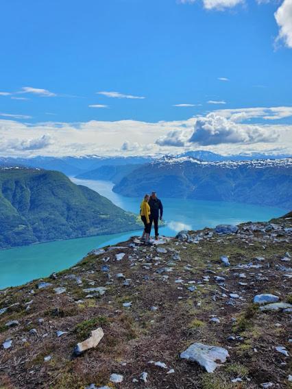 På bildet vises objektet Molden 2-fjellutsikt og jacuzzi tilgang. som ligger i byen Solvorn.