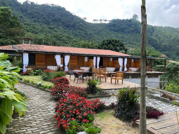 The photo shows the Pousada Fiori located in the city of Nova Friburgo.