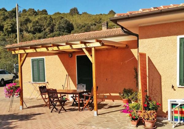 A la foto es mostra l'objecte Le Maree Villino Scilla situat a la ciutat de Capoliveri.