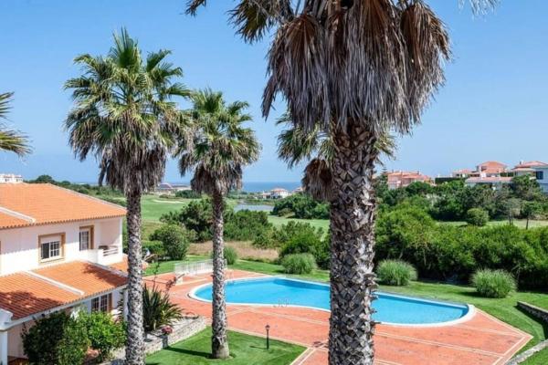 Nella foto è visibile l'oggetto Pool-Golf-Ocean resort home in Praia Del Rey situato nella città di Amoreira.