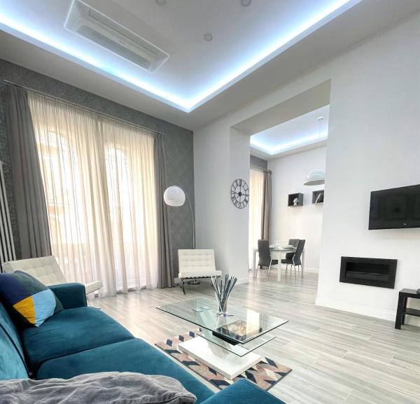 Na foto é possível ver o objeto Duomo Platinum Apartments localizado na cidade de Naples.