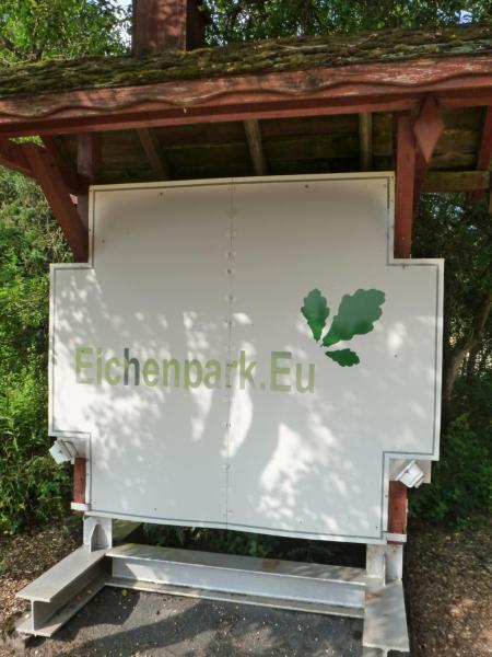 På billedet ses objektet Monteurwohnung Eichenpark beliggende i byen Hellenhahn-Schellenberg.