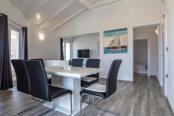 写真にはRogoznica市にあるZoranaが写っています。
