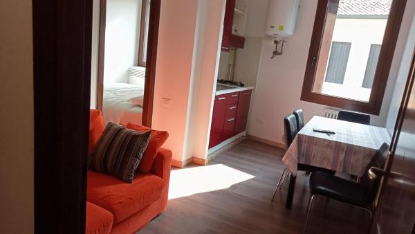 A la foto es mostra l'objecte Casa Belzoni situat a la ciutat de Pàdua.