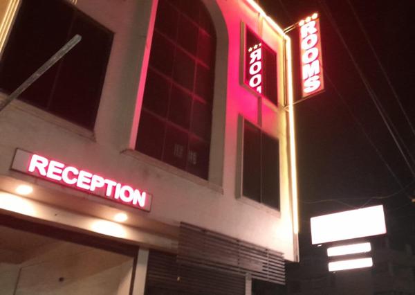 A la foto es mostra l'objecte Redbell Suites Manjeri situat a la ciutat de Manjeri.