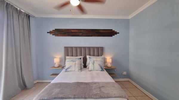 Kuva 5: Accommodation Front - Stylish 2 Sleeper near Ushaka Ushaka Marine World