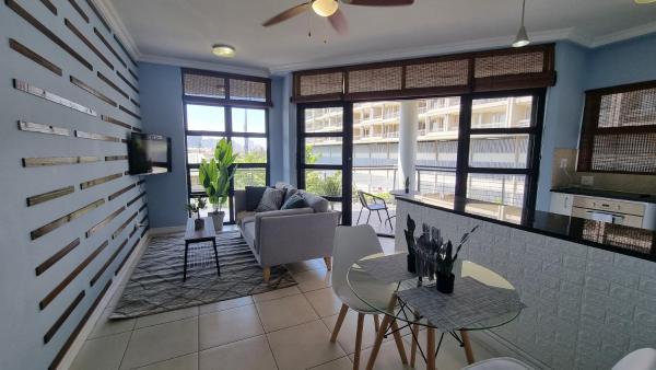 Kuva 1: Accommodation Front - Stylish 2 Sleeper near Ushaka Ushaka Marine World