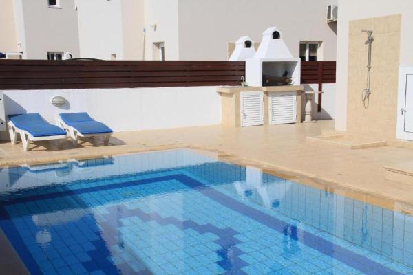 A la foto es mostra l'objecte Maricosta Villas situat a la ciutat de Protaras.