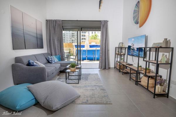 A la foto es mostra l'objecte Paradise in Achziv Beach situat a la ciutat de Nahariyya.