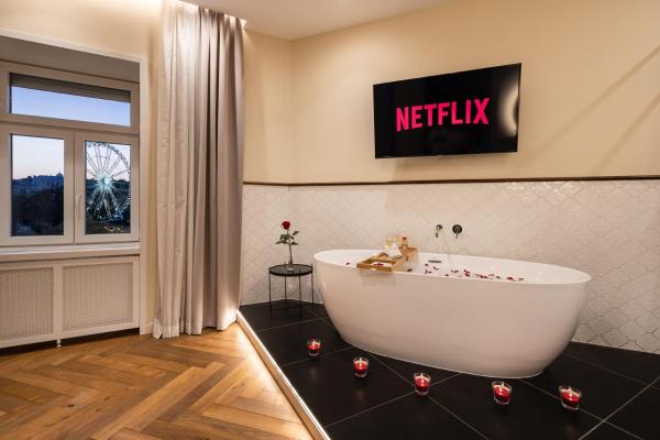 Budapest Eye- Boutique Suites, By Bqa - Budapest